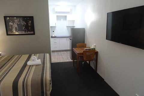 Memphis Motor Inn - 1 Gold Coast 6