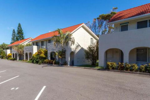 Villa Manyana 09 - 1 Gold Coast 0