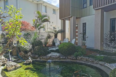 Serviced Waterfront Whole Villa - Gold Coast 4U 2