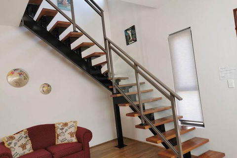 Serviced Waterfront Whole Villa - Gold Coast 4U 4