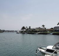 Serviced Waterfront Whole Villa - Gold Coast 4U