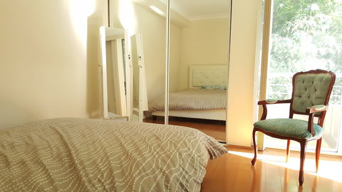 Furnished 2 Bedroom By Harbourside - 1 Gold Coast 3