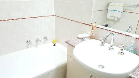 Furnished 2 Bedroom By Harbourside - 1 Gold Coast 0