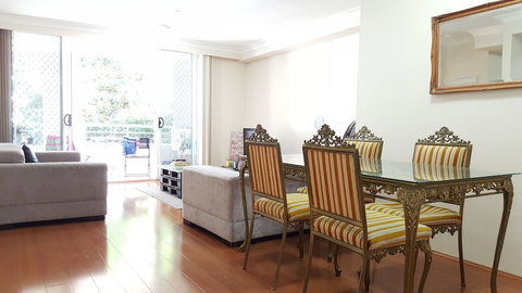 Furnished 2 Bedroom By Harbourside - 1 Gold Coast 4