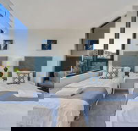New Luxury Apartment Walking to Shops  Cinema - Gold Coast 4U
