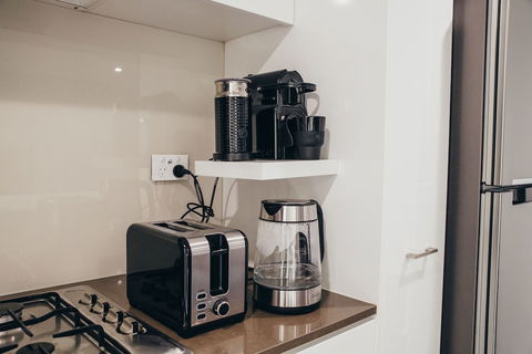 Rubi, 1BDR Melbourne Apartment - Accommodation Gold Coast 5