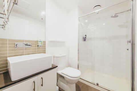 Rubi, 1BDR Melbourne Apartment - Accommodation Gold Coast 2