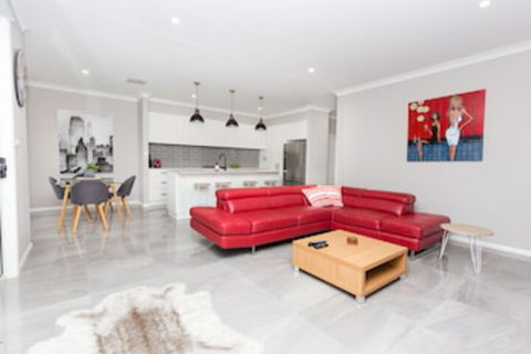 Best Central Wagga Townhouse - Accommodation Gold Coast 0