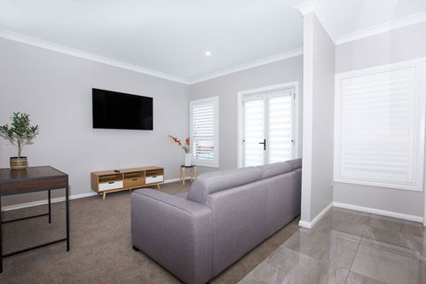 Best Central Wagga Townhouse - Accommodation Gold Coast 1