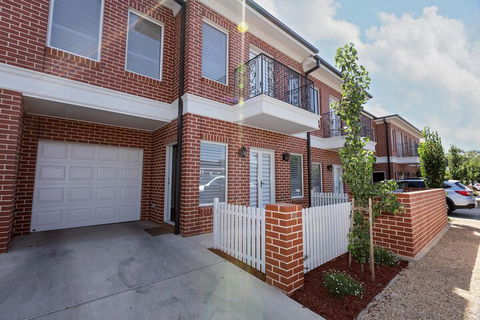 Best Central Wagga Townhouse - Accommodation Gold Coast 2