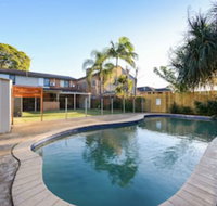 HomeHotel 4 Bedroom  Homeoffice with Nice Pool - 1 Gold Coast