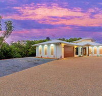 Isle Be Back Waterfront Luxury With Pool - Accommodation Gold Coast