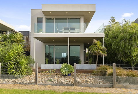 Grossard Point The Lighthouse Ventnor - Accommodation Gold Coast 1