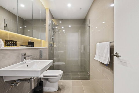 HomeHotel Waterside Luxury & New Residences - 1 Gold Coast 4