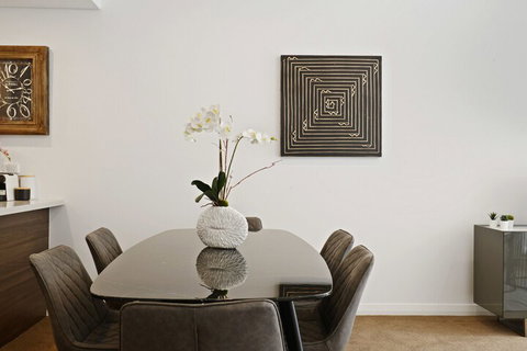 HomeHotel Waterside Luxury & New Residences - 1 Gold Coast 2