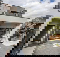92 Brand New Doncaster Local House - Accommodation Gold Coast