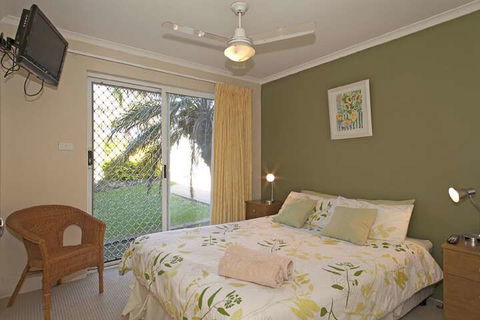 1 / 17 22nd Ave Sawtell NSW - Gold Coast 4U 4