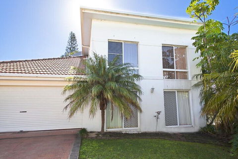 1 / 17 22nd Ave Sawtell NSW - Gold Coast 4U 1