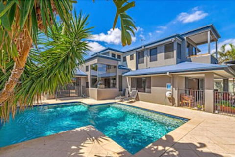 Gold Coast Stunning Waterfront Retreat By Hostrelax - Accommodation Gold Coast 0