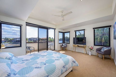 Gold Coast Stunning Waterfront Retreat By Hostrelax - Accommodation Gold Coast 6