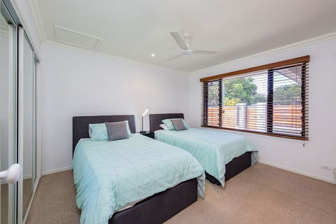 Gold Coast Stunning Waterfront Retreat By Hostrelax - Accommodation Gold Coast 3