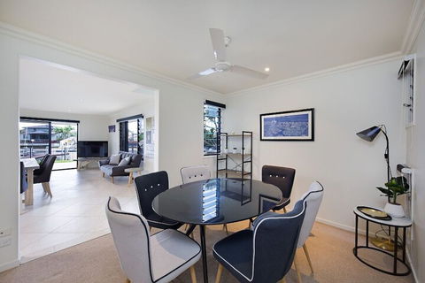 Gold Coast Stunning Waterfront Retreat By Hostrelax - Accommodation Gold Coast 5