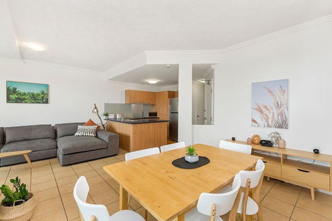 BEACH BLISS LUXURIOUS APARTMENT With POOL - Accommodation Gold Coast 4