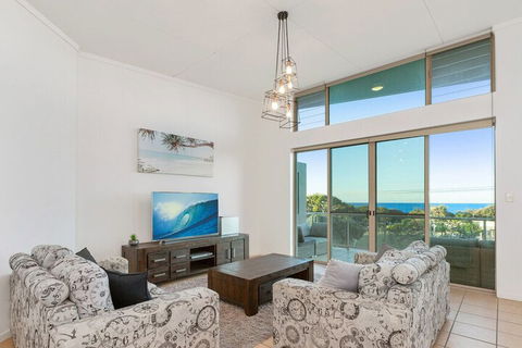 EXCLUSIVE OCEAN VIEW PENTHOUSE On MARINE PARADE - Accommodation Gold Coast 0