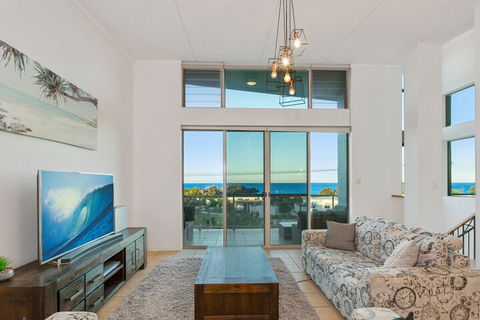 EXCLUSIVE OCEAN VIEW PENTHOUSE On MARINE PARADE - Accommodation Gold Coast 6