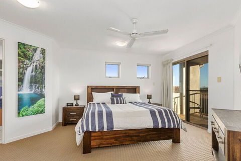 EXCLUSIVE OCEAN VIEW PENTHOUSE On MARINE PARADE - Accommodation Gold Coast 2