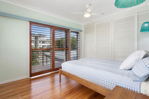 BEACH HOUSE On PEARL - Accommodation Gold Coast 4