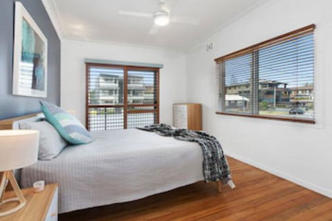 BEACH HOUSE On PEARL - Accommodation Gold Coast 0