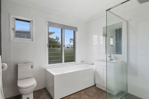 BEACH HOUSE On PEARL - Accommodation Gold Coast 7