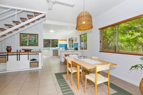 BEACH HOUSE On PEARL - Accommodation Gold Coast 3