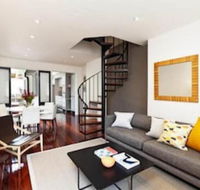 Spacious City 2 BR House Fit 6 PP - Accommodation Gold Coast