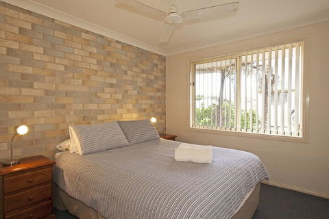 Blue Haze 4 Sawtell NSW - Gold Coast 4U 6