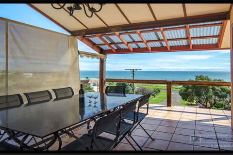 North Views Galore 3 Gulf Close - Accommodation Gold Coast 3