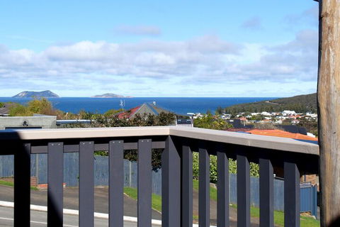 Oceans Islands & Whales - Gold Coast 4U 6