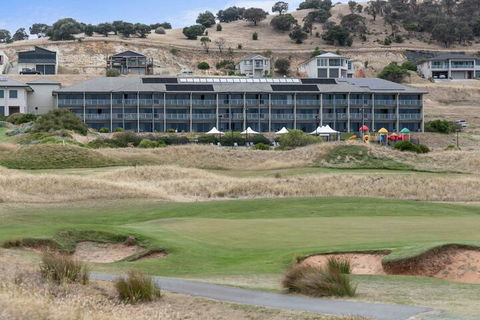 Front 9 Then Dine 3 / 61 St. Andrews Boulevard - Gold Coast 4U 4