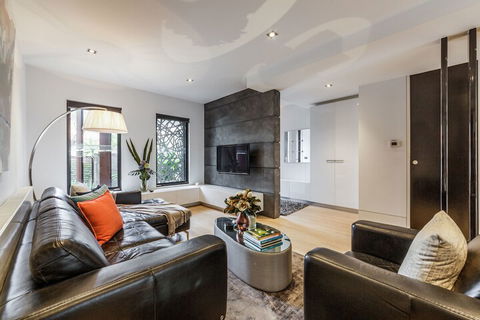 Luxury Designer Townhouse Parking - Accommodation Gold Coast 2