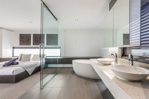Luxury Designer Townhouse Parking - Accommodation Gold Coast 6