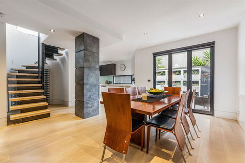 Luxury Designer Townhouse Parking - Accommodation Gold Coast 5