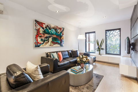 Luxury Designer Townhouse Parking - Accommodation Gold Coast 3