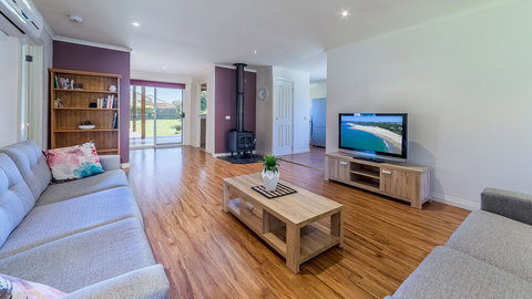 Loch Retreat 550m TO Town - Accommodation Gold Coast 0
