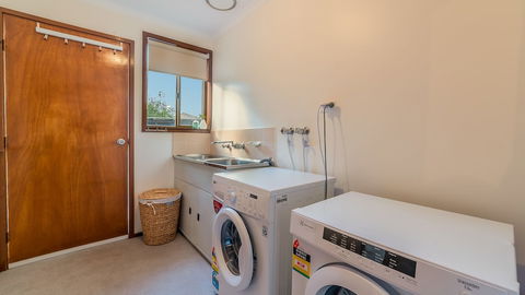 Pescarina Free Wifi & Netflix - Accommodation Gold Coast 6