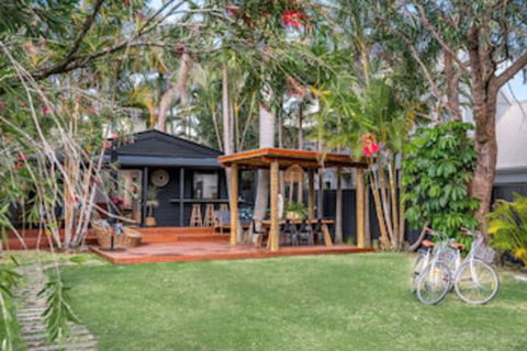 A PERFECT STAY - 3 Salty Sisters - Accommodation Gold Coast 0