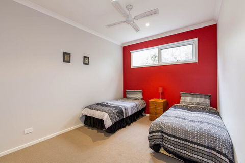 Breezes PET Friendly - Accommodation Gold Coast 3