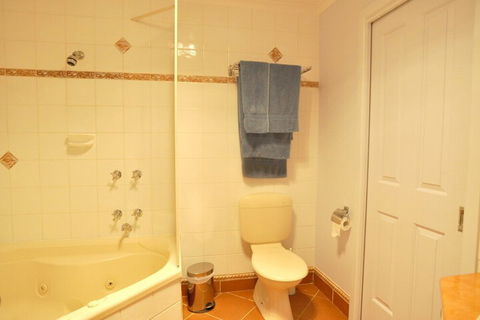 THE Sails 8 Linen Included Central Location - Accommodation Gold Coast 6