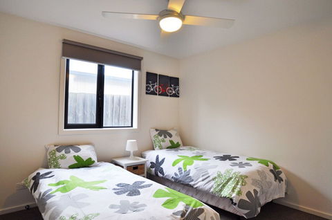 Luxe Townhouse 2 Inlet Side - Accommodation Gold Coast 6
