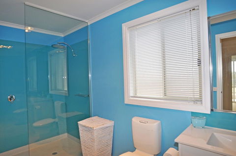 THE Esplanade 4 Free Wifi & Foxtel - Accommodation Gold Coast 5